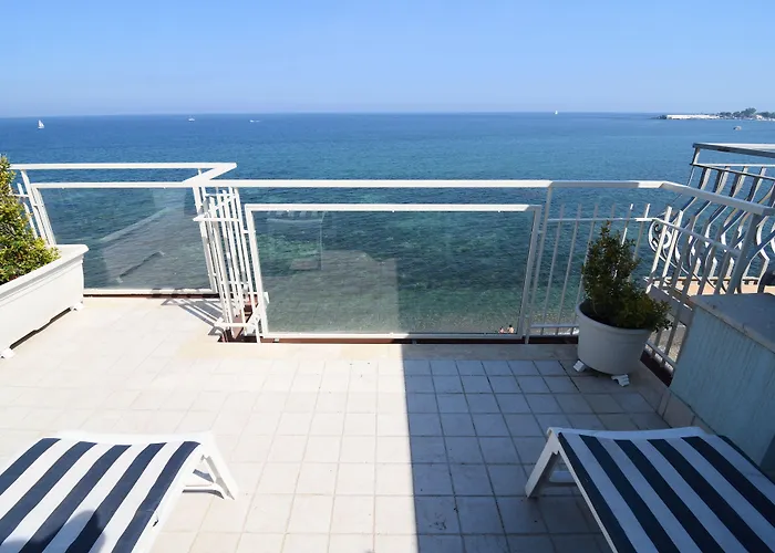 Nina Bed & Breakfast 3*