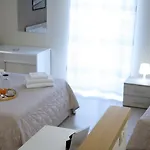 לינה וארוחת בוקר Nina 3*